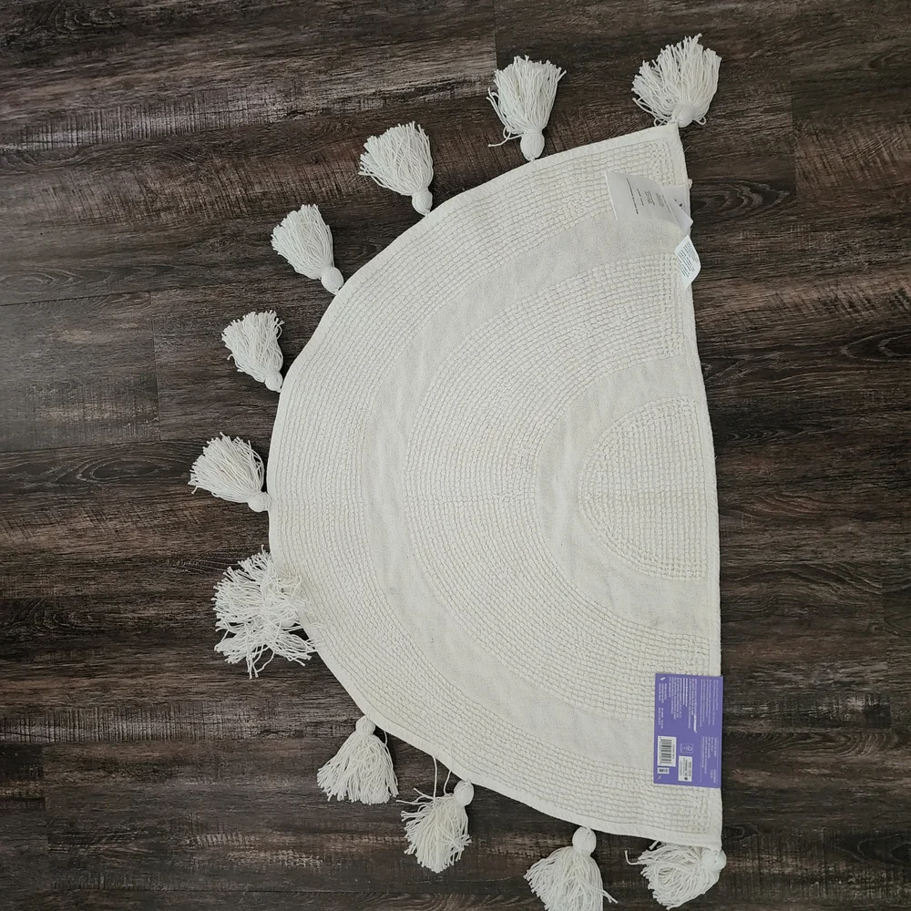 White Semi-Circle Tassel Rug